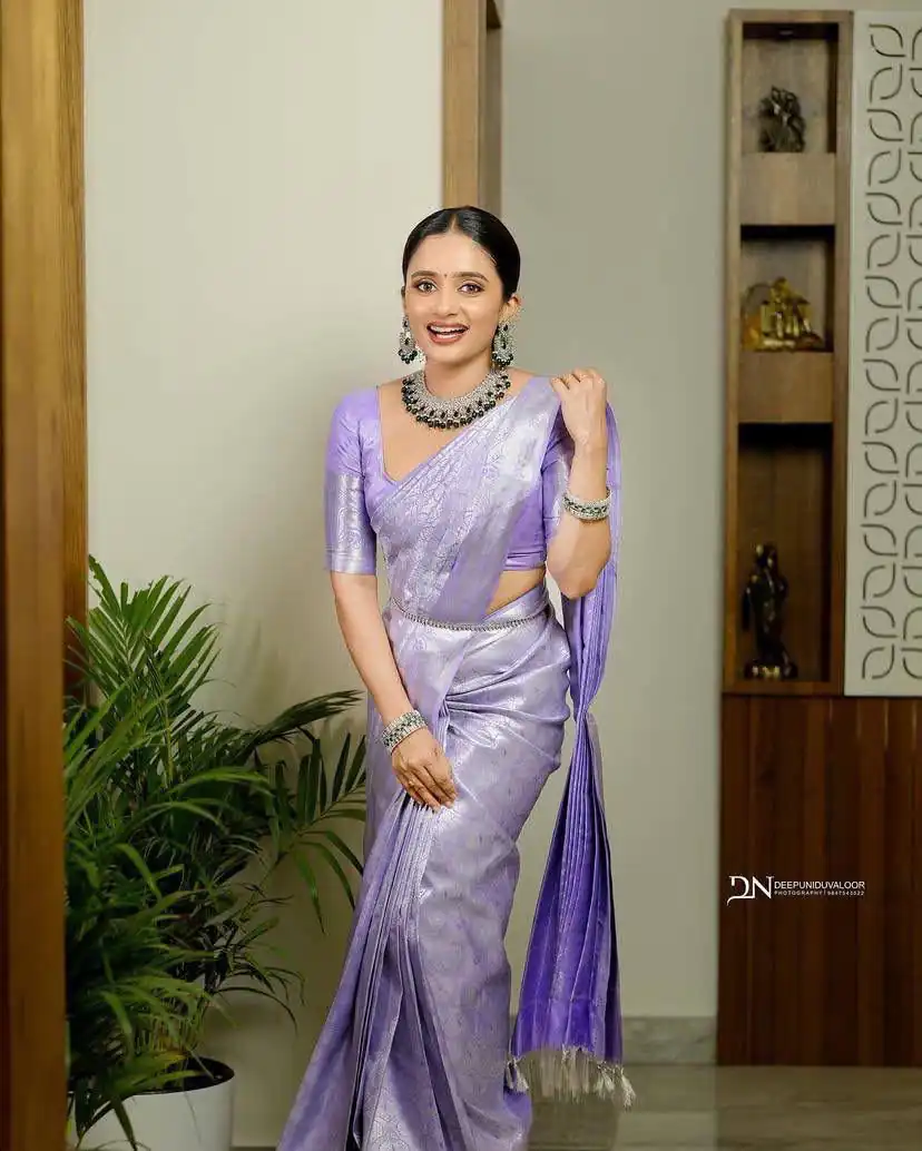 Shiny Lavender Soft Lichi Silk Jacquard Lace Work Saree - Image 5