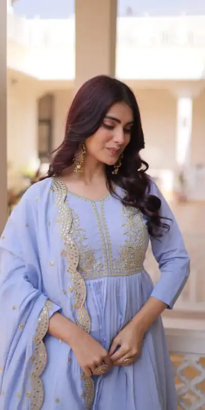 Alternative view of Super Lavender Roman Silk Bead Embroidery Work Gown