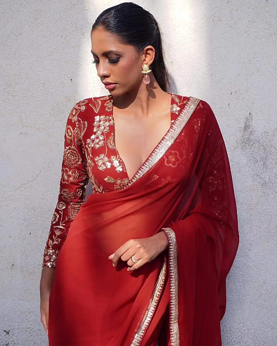 JR 646 Red Georgette Saree Perfect for Wedding, Party, Traditional Day, Housewarming, Pongal – . Exclusive Offer ₹1699. Delivery 4-6 Working Days. Shop | Creative Sarees, Bollywood Sarees, Designer Sarees, Embroidered Sarees, Ethnic Saree, Modern Digital sarees, Party Wear Sarees, Sarees