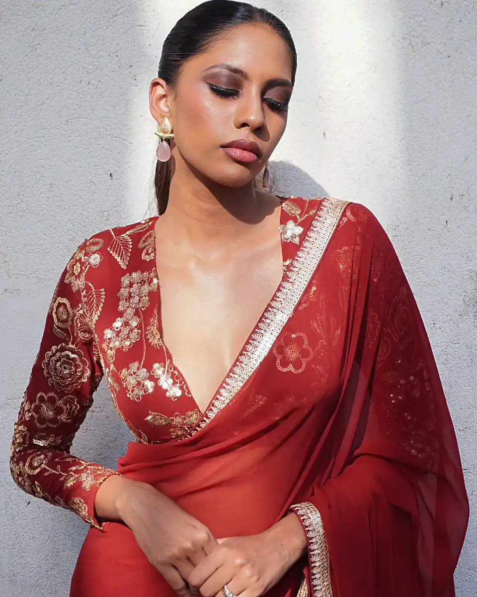 JR 646 Red Georgette Saree Perfect for Wedding, Party, Traditional Day, Housewarming, Pongal – . Exclusive Offer ₹1699. Delivery 4-6 Working Days. Shop | Creative Sarees, Bollywood Sarees, Designer Sarees, Embroidered Sarees, Ethnic Saree, Modern Digital sarees, Party Wear Sarees, Sarees