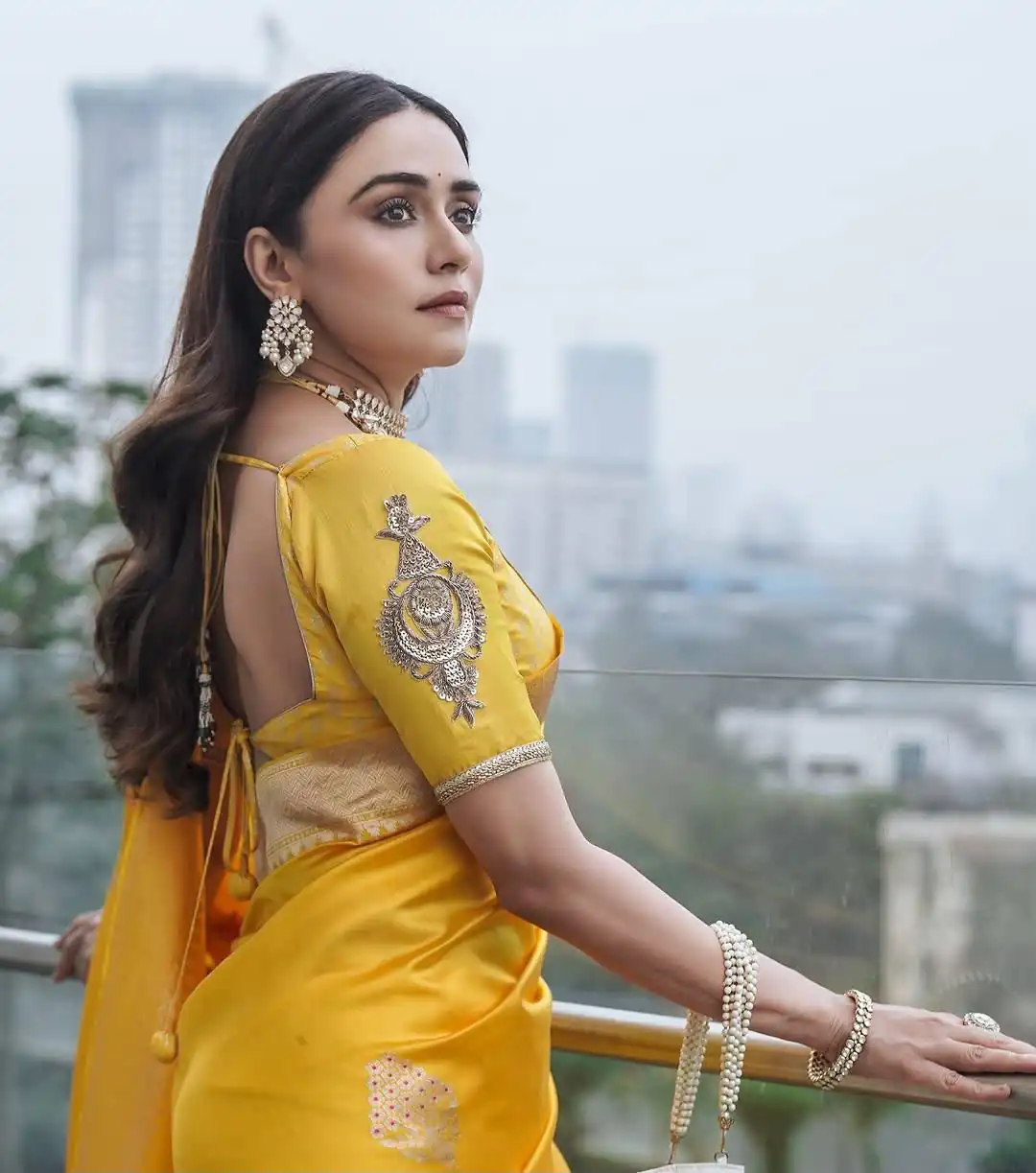 KPR 253 Yellow Color Yellow Soft Lichi Silk Saree with Jacquard Work. Best Price ₹1349. Delivery 4-6 Working Days. Shop now. | Creative Sarees, Bollywood Sarees, Designer Sarees, Embroidered Sarees, Ethnic Saree, Modern Digital sarees, Party Wear Sarees, Sarees