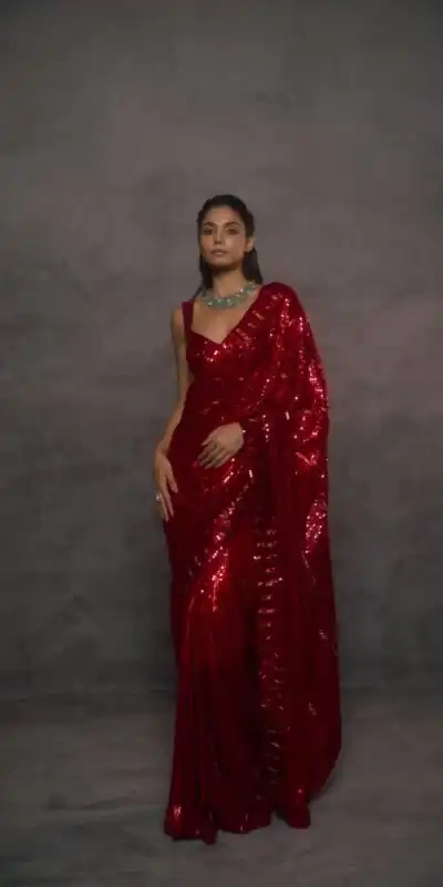 DF 3477 Red Faux Georgette Saree Perfect for Wedding, Party, Cultural Events, Traditional Day, Pooja – . Grab it for ₹1799. Delivery 4-6 Working Day | Creative Sarees, Bollywood Sarees, Designer Sarees, Embroidered Sarees, Ethnic Saree, Modern Digital sarees, Party Wear Sarees, Sarees