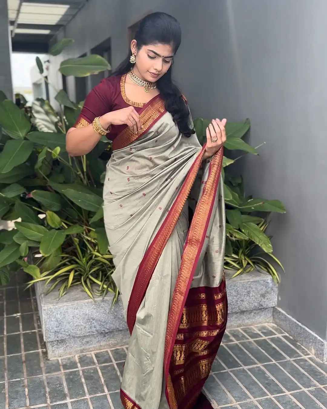 KP 6092 Grey Soft Lichi Silk Cloth Saree Perfect for Wedding, Party, Family Gatherings, Sangeet, Festive Deal ₹1449. Delivery 4-6 Working Days | Creative Sarees, Bollywood Sarees, Designer Sarees, Embroidered Sarees, Ethnic Saree, Modern Digital sarees, Party Wear Sarees, Sarees