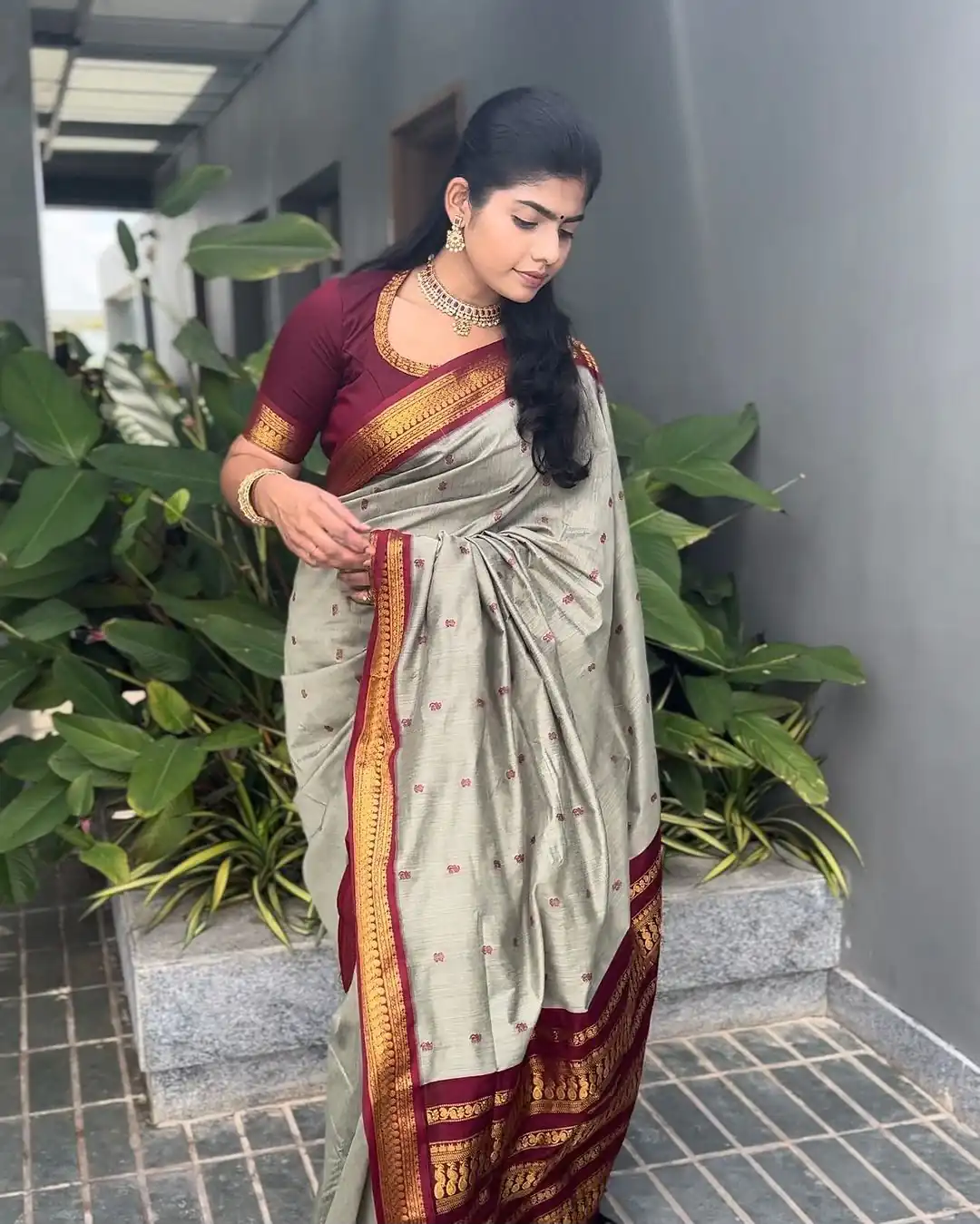 KP 6092 Grey Soft Lichi Silk Cloth Saree Perfect for Wedding, Party, Family Gatherings, Sangeet, Festive Deal ₹1449. Delivery 4-6 Working Days | Creative Sarees, Bollywood Sarees, Designer Sarees, Embroidered Sarees, Ethnic Saree, Modern Digital sarees, Party Wear Sarees, Sarees
