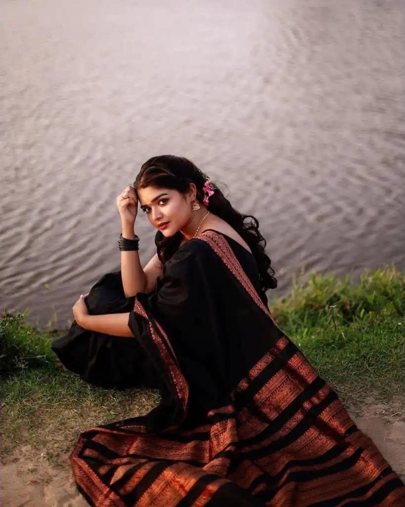 KPR 159 Black Soft Lichi Silk Cloth Saree Perfect for Wedding, Party, Family Gatherings, Sangeet, Ethnic Day – . Festive Deal ₹1349. Delivery 4-6 Workin | Creative Sarees, Bollywood Sarees, Designer Sarees, Embroidered Sarees, Ethnic Saree, Modern Digital sarees, Party Wear Sarees, Sarees