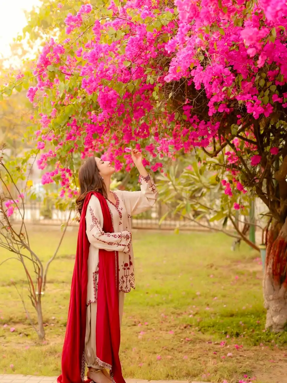 Best Off White Roman Silk Thread Work Salwar Suit - Image 3