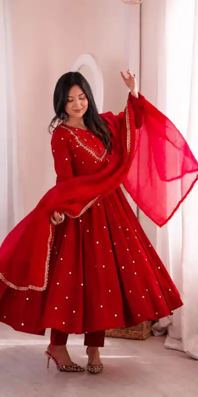 Alternative view of Lovely Red Roman Silk Mirror Embroidery Work Gown