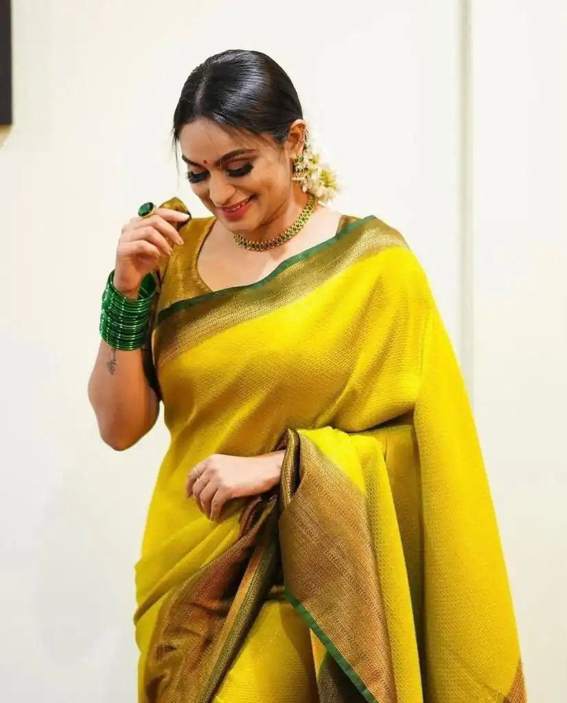 Shiny Yellow Lichi Silk Jacquard Border Work Saree - Image 3