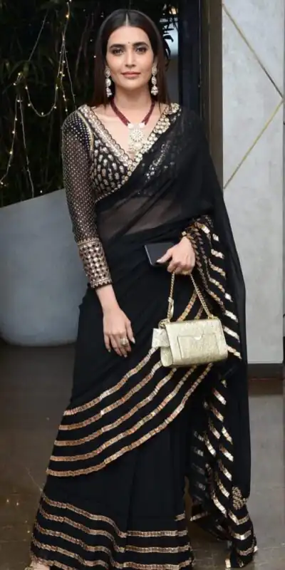 DF 3471 Black Perfect for Wedding, Party, Raksha Bandhan, Ethnic Day, Bridal Wear – Cream Faux Georgette Saree. Now at just ₹2099. Delivery 4-6 Working Day | Creative Sarees, Bollywood Sarees, Designer Sarees, Embroidered Sarees, Ethnic Saree, Modern Digital sarees, Party Wear Sarees, Sarees