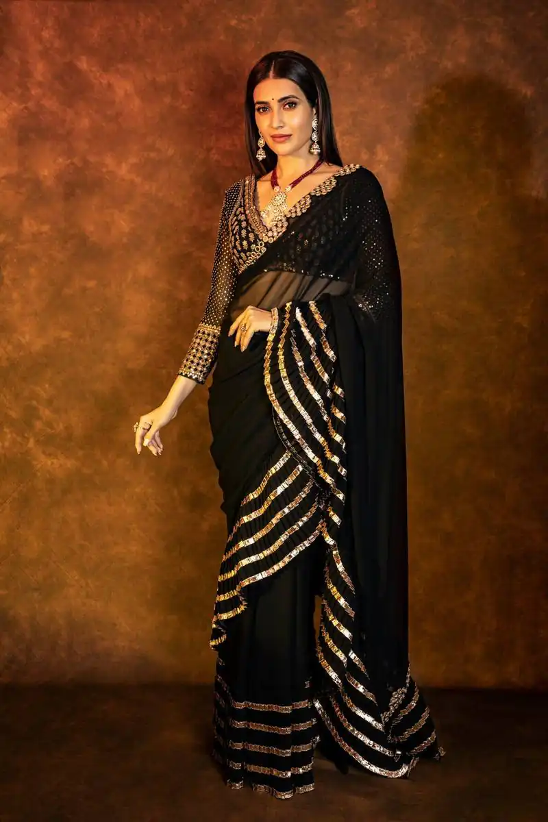 DF 3471 Black Perfect for Wedding, Party, Raksha Bandhan, Ethnic Day, Bridal Wear – Cream Faux Georgette Saree. Now at just ₹2099. Delivery 4-6 Working Day | Creative Sarees, Bollywood Sarees, Designer Sarees, Embroidered Sarees, Ethnic Saree, Modern Digital sarees, Party Wear Sarees, Sarees