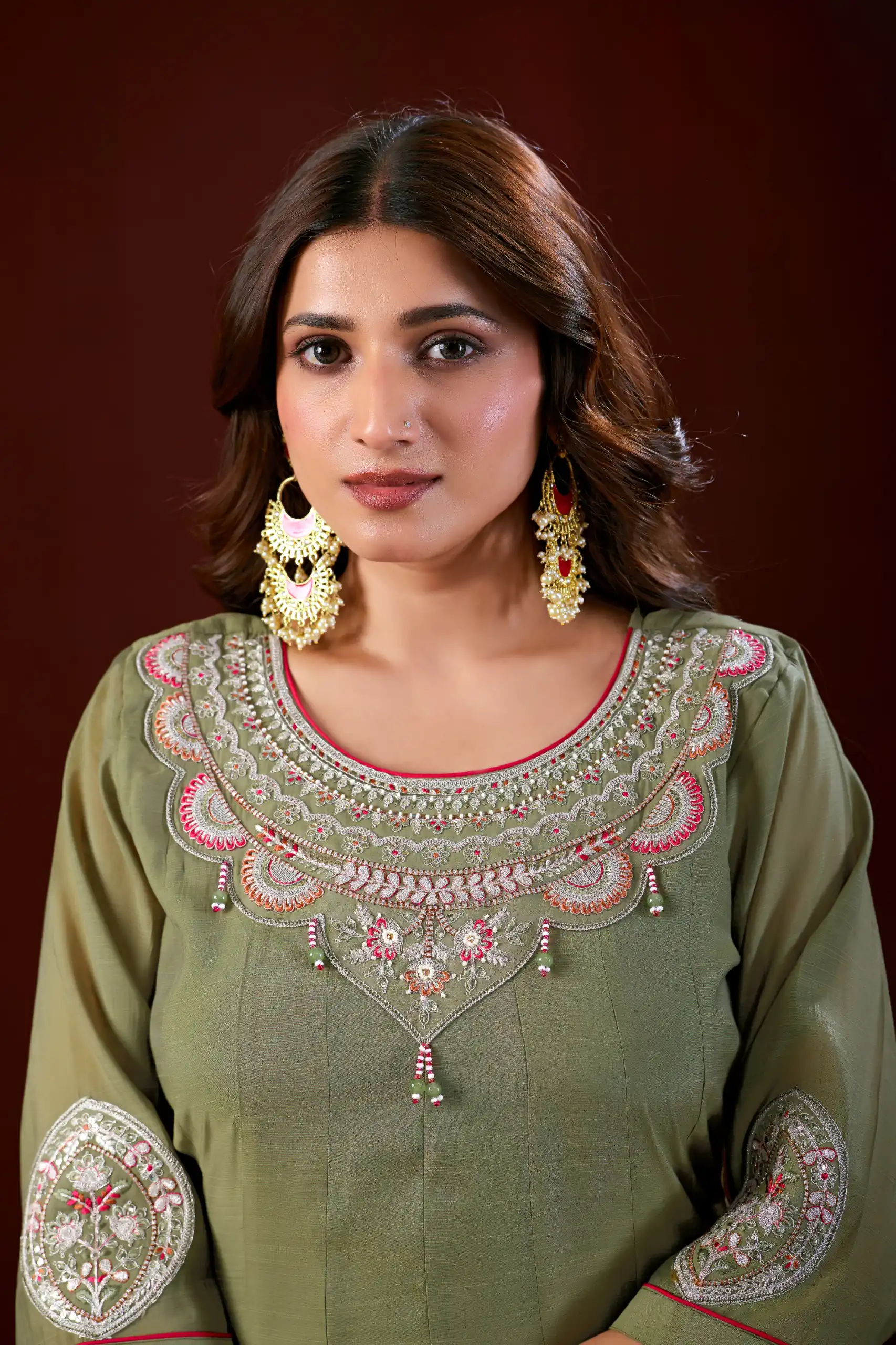 Super Mehendi Mul Slub Thread Work Salwar Suit - Image 2