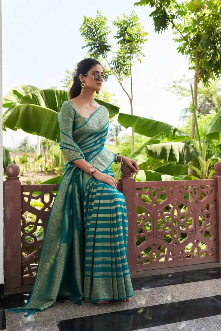 Teal Lichi Silk Lace Border Work Saree - Image 3