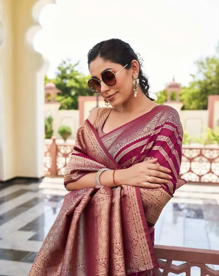 Maroon Lichi Silk Lace Border Work Saree - Image 3